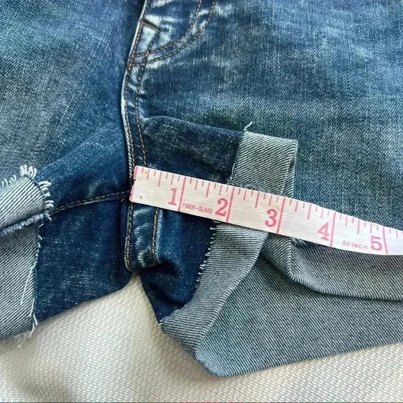 TRUE RELIGION Jennie Curvy Cuffed Shorts size 27 - Picture 9 of 12